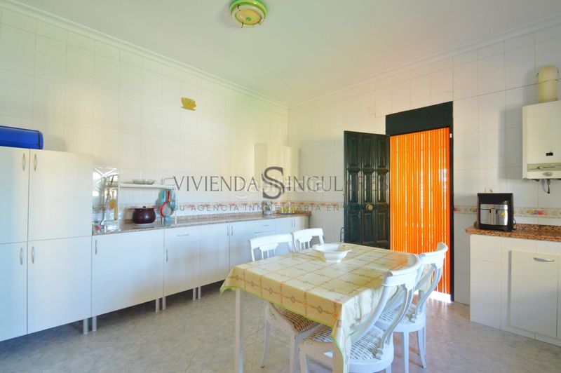 Foto 4846d6f3-7513-410a-8df3-6fc05d422c9b. Xalet amb aparcament piscina a Carmona