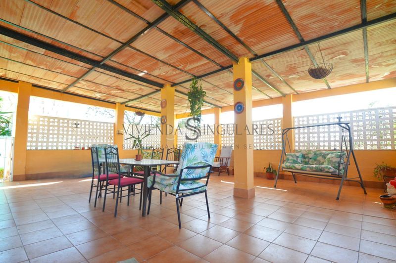 Foto 90c9c806-8c66-4b01-bf22-b8e8919ff135. Xalet amb aparcament piscina a Carmona