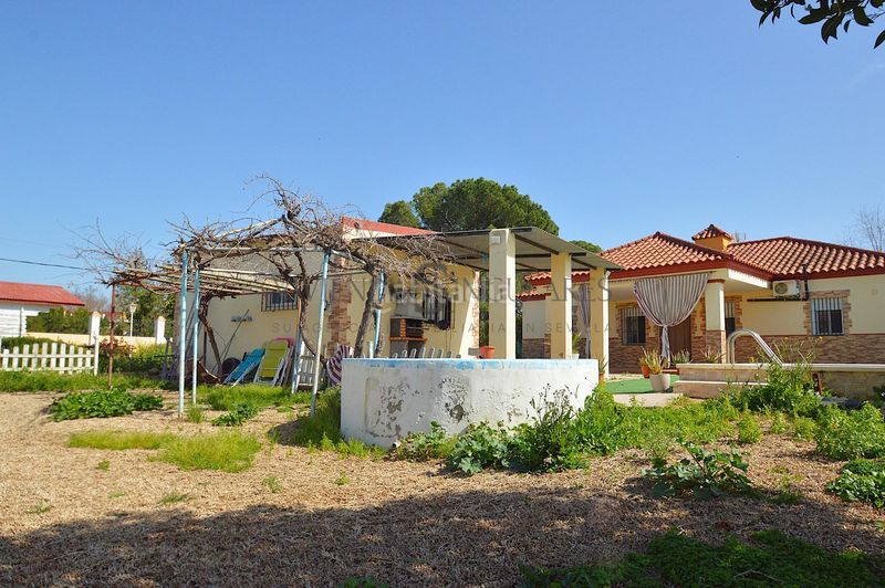Foto a5be60bd-8ea3-4855-aae6-acb0feac6a84. Xalet amb aparcament piscina a Carmona