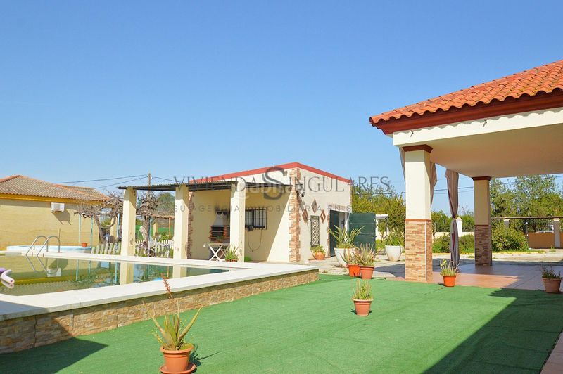 Foto ebcbf300-2fef-4c6b-970d-2f03500297ce. Xalet amb aparcament piscina a Carmona