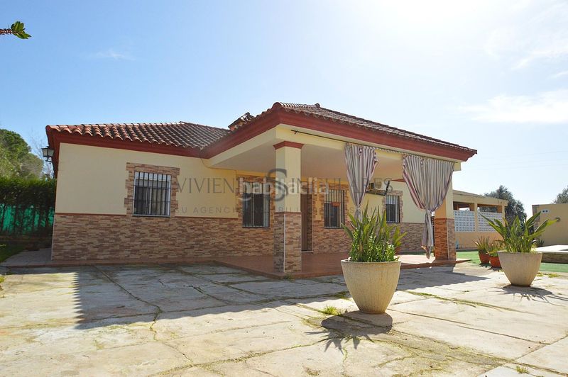 Foto f0e9db6e-9d5e-4d97-9708-671df8aa2667. Xalet amb aparcament piscina a Carmona