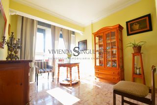 Flat  Plaza de riofrío. Luminoso y amplio piso de 4 dormitorios, adaptado en 2, en trian