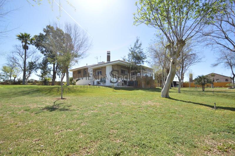 Foto d410b3e8-b2f2-454f-b8ae-c2bca4fa152c. Chalet villa en alcalá de guadaíra en Oromana Alcalá de Guadaira