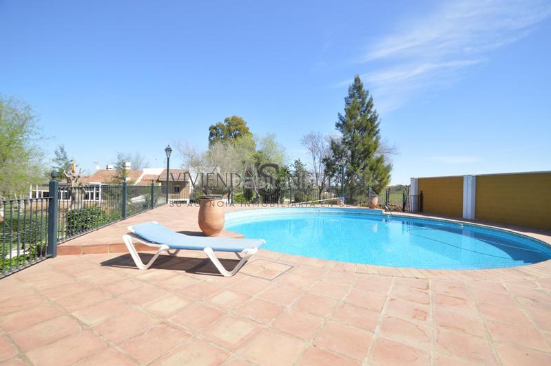 Foto e84fbf06-d983-44bb-a33b-b4a5ee86adc4. Chalet villa en alcalá de guadaíra en Oromana Alcalá de Guadaira