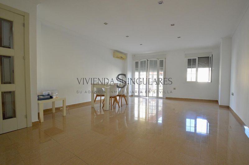 Foto ae6056d4-fded-4a4e-8937-8b9f7e1b397f. Pis amb calefacció a Bellavista Sevilla