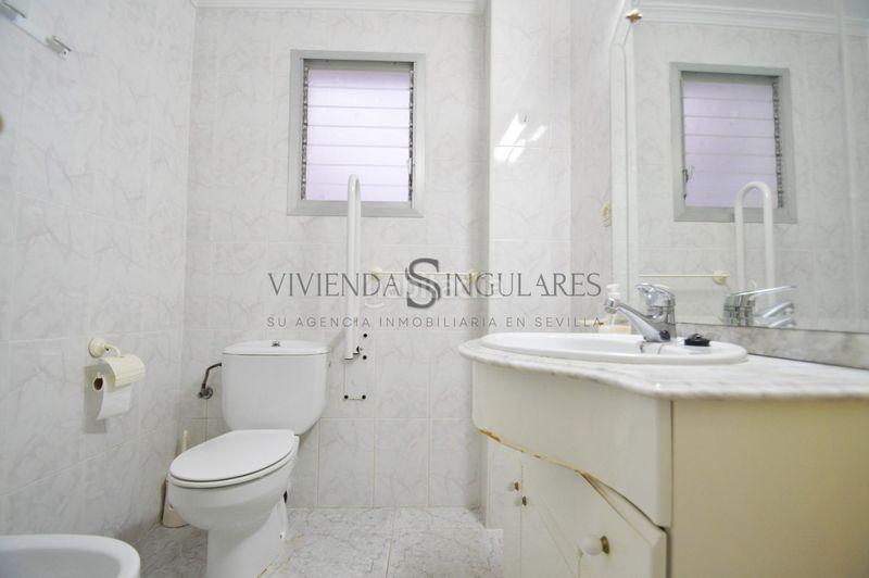 Foto 77f64fbe-2a02-4f59-8d01-e5a3952cff27. Pis a Cruz Roja Sevilla