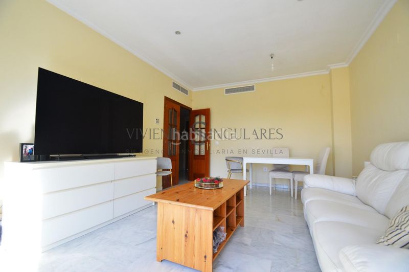 Foto f2873893-676a-417a-b360-32e8f5bf2272. Rent flat with heating parking in San Carlos - San José Sevilla