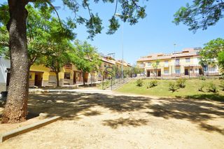 Casa adossada en Nueva Alcal�. Casa adosada en alcal� de gdra. con agradables vistas