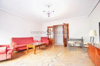 Appartamento in Triana Este. Amplísima vivienda ideal para familias o inversores, situada jun