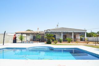 Chalet à Carmona. Tranquilidad e independencia a 15 minutos de santa justa