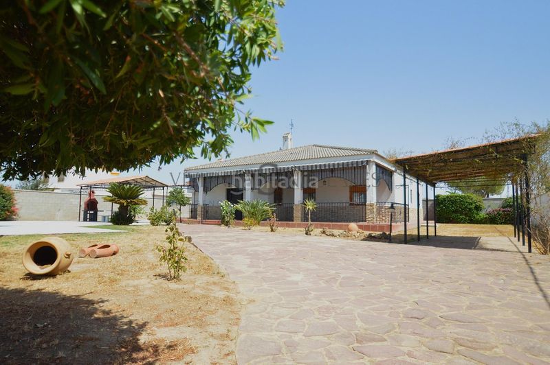Foto a1f90353-92c9-41ee-9203-a89e360ab3e1. Xalet amb aparcament piscina a Carmona