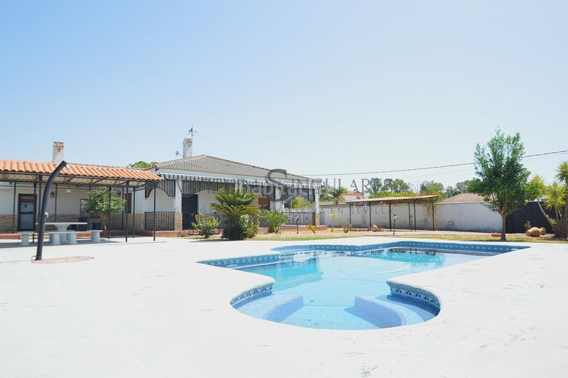 Foto b3e43320-d1c0-4f9a-88f0-837b2df0f1dd. Xalet amb aparcament piscina a Carmona