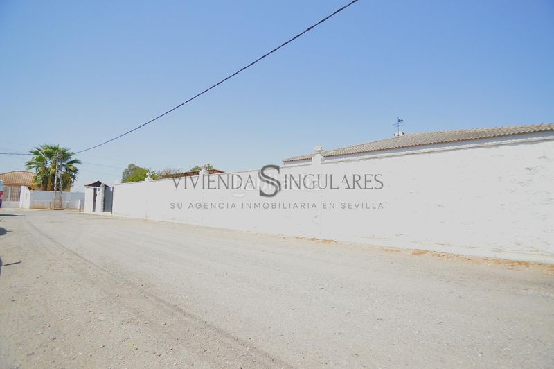 Foto e4d3b0f9-2199-4122-bc8b-c4d703a98b37. Xalet amb aparcament piscina a Carmona