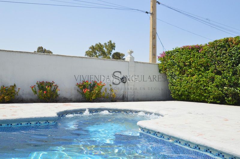 Foto eea0a754-296f-4d7d-b6ba-176890f947e3. Xalet amb aparcament piscina a Carmona