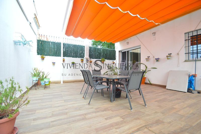Foto 03874f73-91a8-4371-9f67-7f33d04202cd. Casa aparellada amb aparcament piscina a Santa Clara Sevilla
