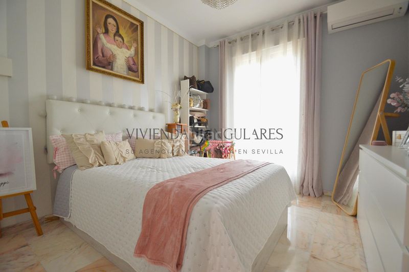 Foto 745e015b-e00d-490a-a254-2b849a07b856. Casa aparellada amb aparcament piscina a Santa Clara Sevilla