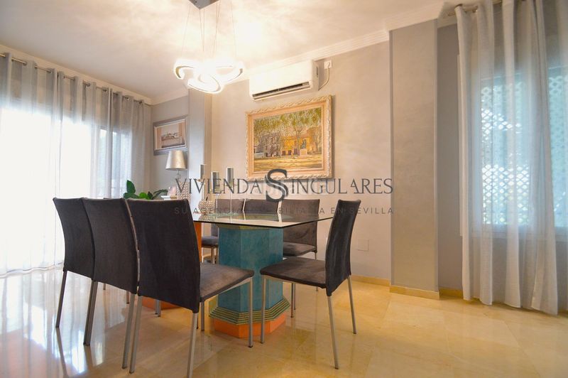 Foto fbda3ff1-8ec4-4c55-b105-e543312b4305. Casa aparellada amb aparcament piscina a Santa Clara Sevilla