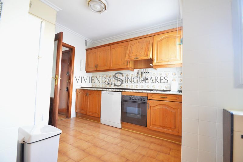 Foto 631bf01b-1ca8-48a9-a43c-11091de3cebe. Rent flat in Cruz Roja Sevilla