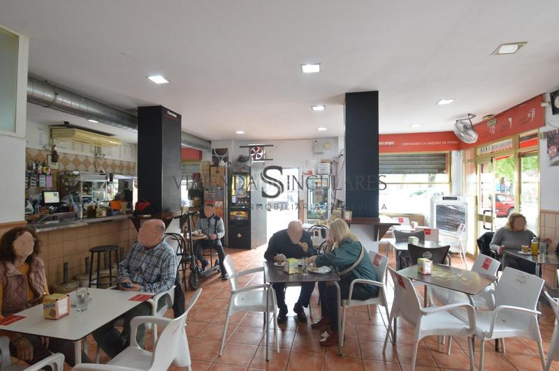 Foto dcae6363-d725-4d04-b0b6-e0ee47b86105. Alquiler local comercial traspaso barcafetería con cocina en bda. de los príncipes en Sevilla