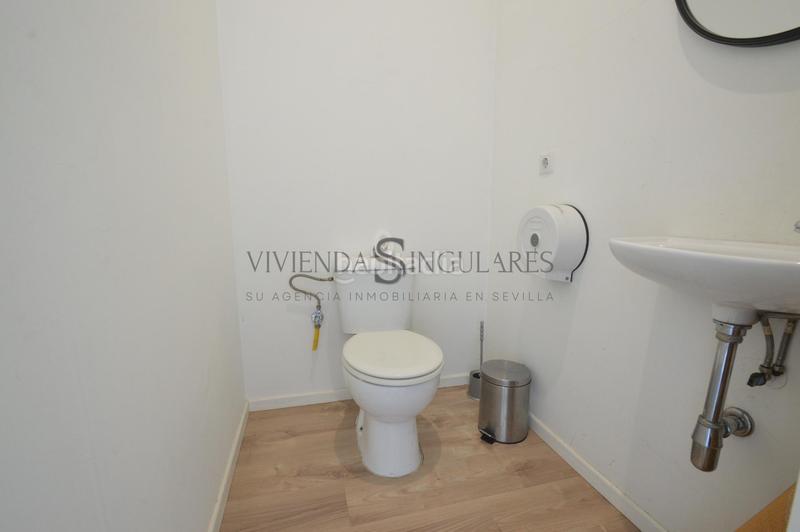 Foto c33d4370-c57b-4313-b99c-f0780a483400. Location local commercial dans Cruz Roja Sevilla