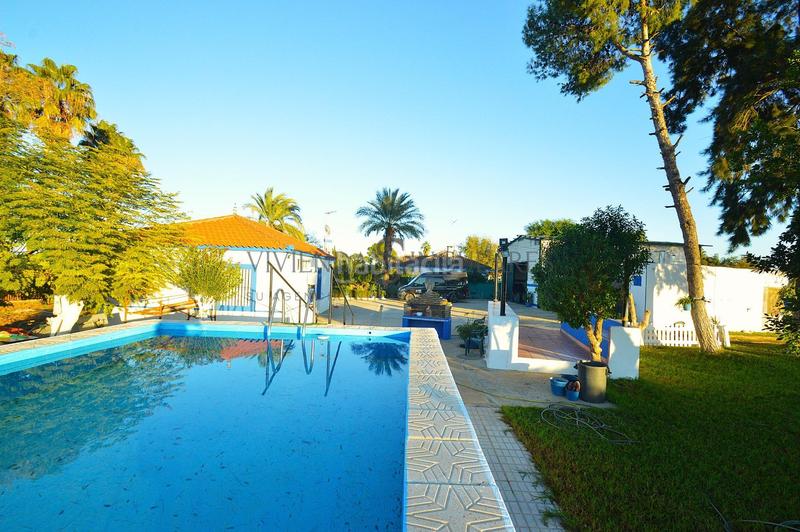 Foto bd9fe95e-a575-42bb-9769-bcacd2b45723. Xalet amb aparcament piscina a Carmona