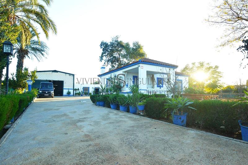 Foto eb6a9404-f7ca-4470-852f-dc416df2ce30. Xalet amb aparcament piscina a Carmona