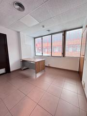 Miete Büro in Avinguda de la mare de déu de montserrat 4. ¿buscas una oficina en un polígono industrial?