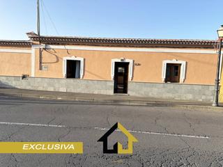 Casa adossada a Tanque (El). Casa de campo en los silos con terreno  1216m2