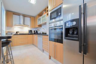 Casa adosada en Alfacar. Adosada con garaje y piscina comunitaria