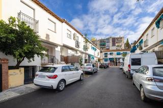 Reihenhaus in Huétor Vega. Pareada en el centro de huetor vega a precio de los de antes