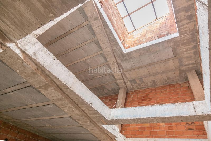 Foto 4ef46d8b-8ac9-49ef-9b30-79f8d1a103c4. Edificio en Peza (La)