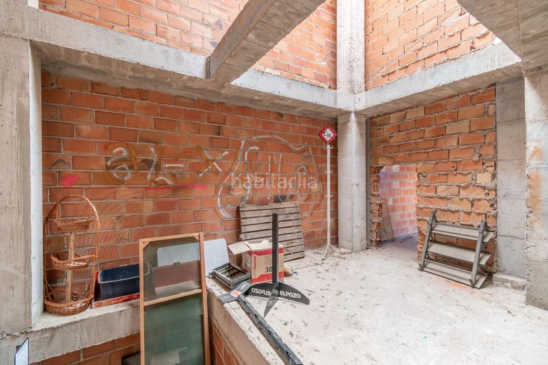 Foto 9217906f-4207-4f47-9b11-23035283dae8. Edificio en Peza (La)