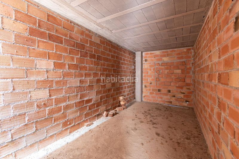 Foto ad5ad829-0e8e-4bf1-ae5b-5d31def8bf69. Edificio en Peza (La)