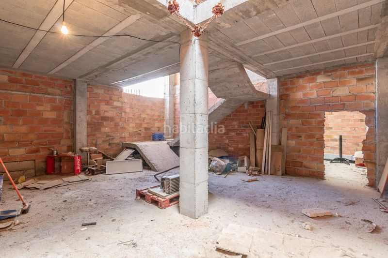 Foto b76add4d-1f97-45c0-b1bc-902e984c91d1. Edificio en Peza (La)