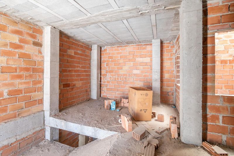 Foto c6c5a68a-710f-494c-b137-cc772949ef8d. Edificio en Peza (La)