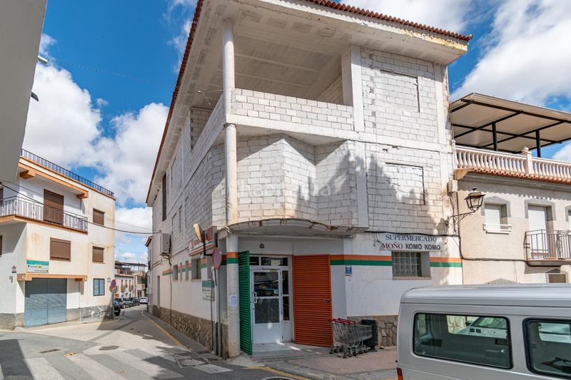 Foto d52d610c-60a1-4a7b-a2ef-9914ac09e2ce. Edificio en Peza (La)