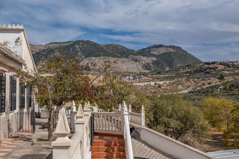 Foto 04a659ad-ab63-43ec-8c73-37bf3d669be5. Xalet amb aparcament a Alfacar