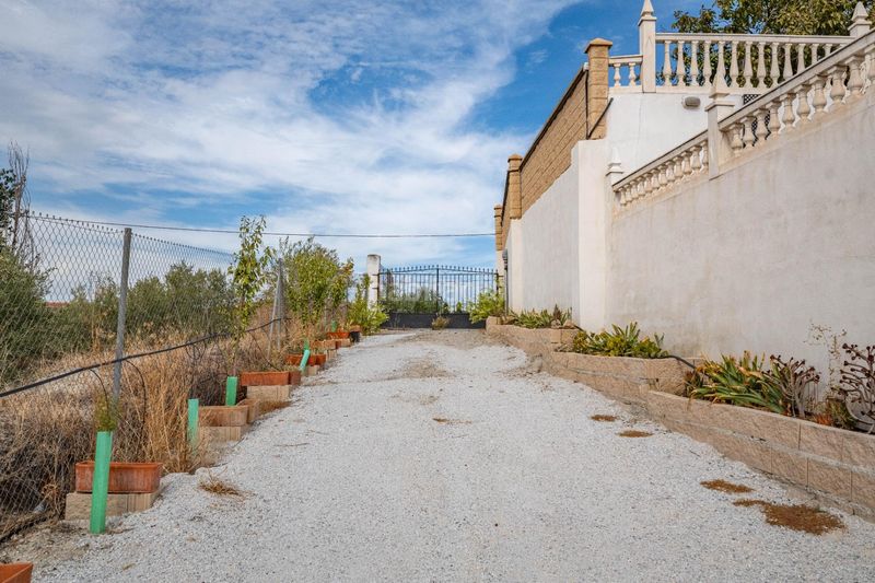 Foto b53a2ad8-7d7b-45fe-b873-e4dfe610a28d. Xalet amb aparcament a Alfacar