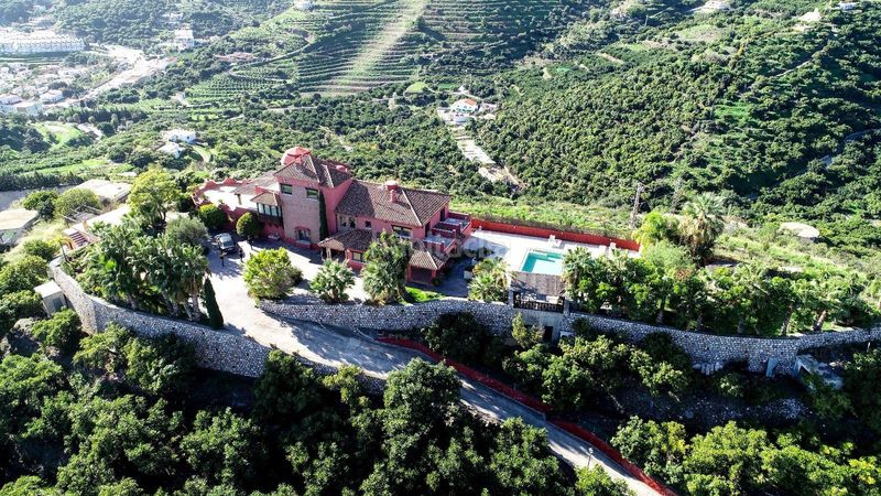 Foto d258fd2a-890d-4eec-83eb-7b5d9e735b68. Xalet amb calefacció aparcament piscina a Velilla - Velilla Taramay Almuñécar