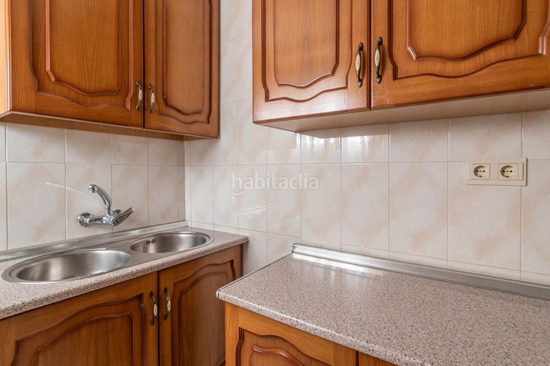 Foto 88bcbe0b-20c8-4da1-8d7a-f1d8ab609989. Casa adossada a Colomera