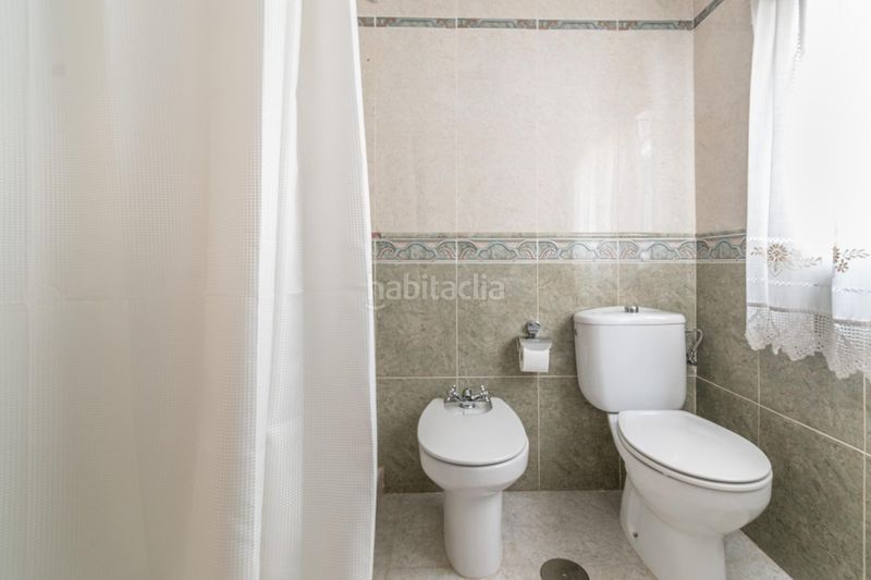 Foto ba83005c-4cab-4967-a88a-dcc871f77918. Casa adossada a Colomera