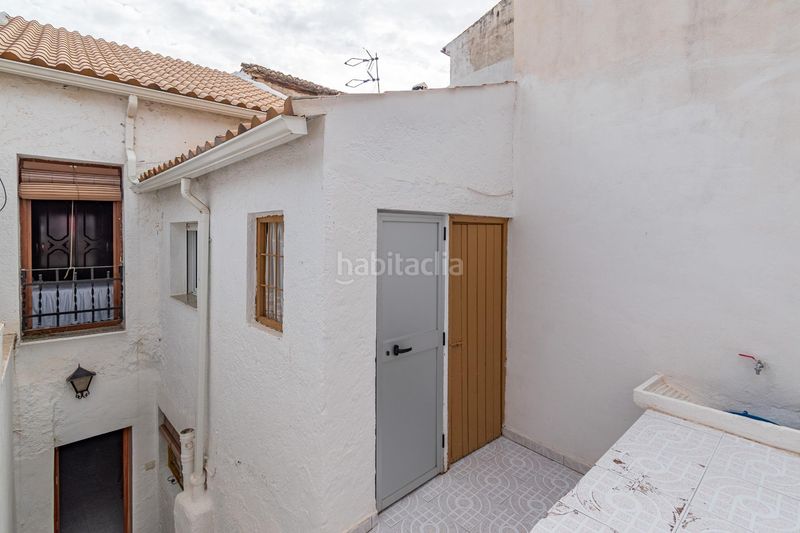 Foto d8bfb8e8-1191-42d3-a4b4-b2cd155a3284. Casa adossada a Colomera