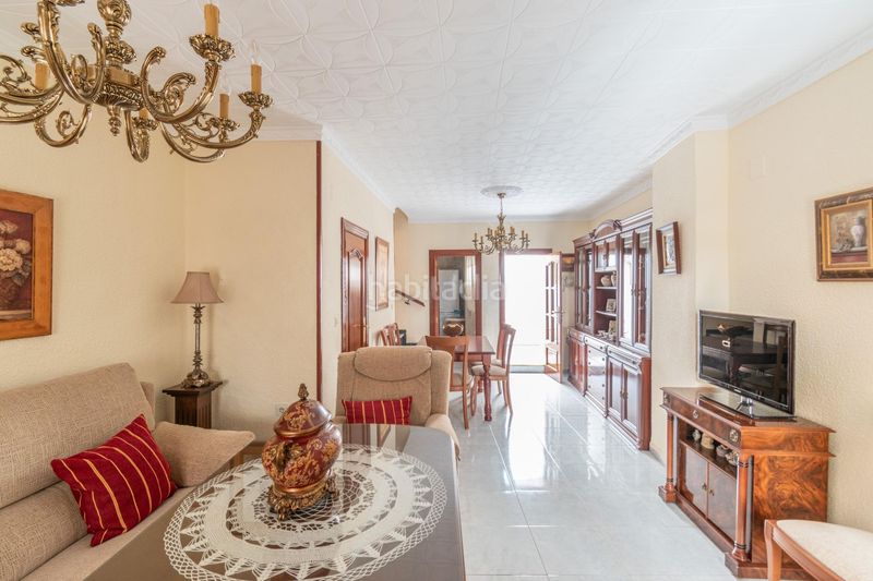 Foto f361b1e6-b75e-42b9-b8cc-b4c6efff9b75. Casa adossada a Colomera