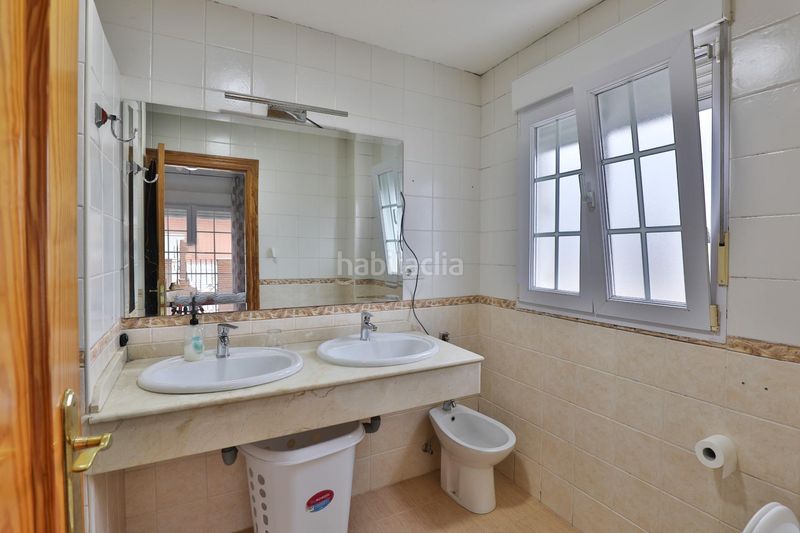 Foto bd5b1ad6-688a-43fc-b37f-99bec0e93779. Casa amb aparcament a Padul