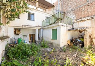 Casa adossada  Marques. Casa para reformar con enorme patio en pleno centro de maracena.