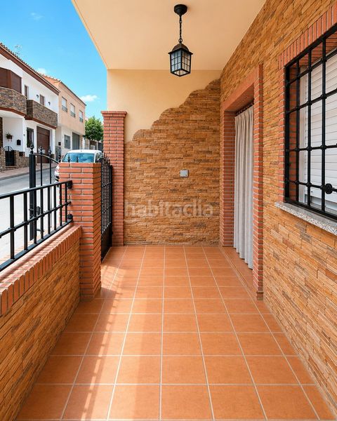 Foto a8768700-6bde-49a6-bfed-21de28bf88bf. Casa amb aparcament a Padul