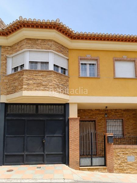 Foto b595d863-46e4-43fb-8732-3248023849d3. Casa amb aparcament a Padul
