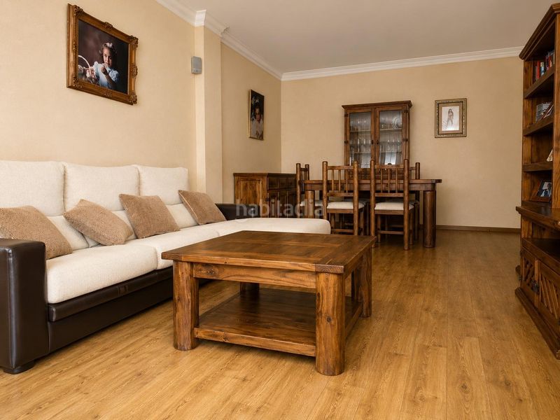 Foto fe5b11fa-4f3c-47a9-b05d-0b6b2cd9aa0a. Casa amb aparcament a Padul
