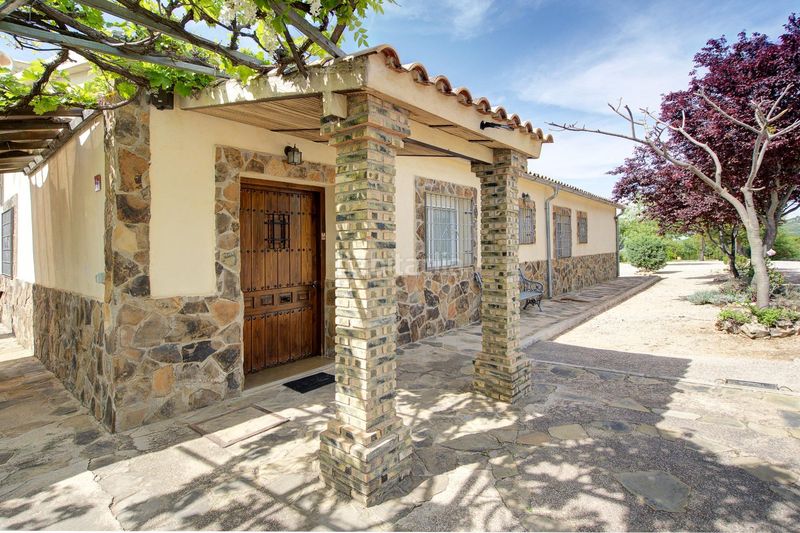 Foto 3b602c31-0adc-4bd2-b78c-bb26c1a1444b. Chalet mit parking pool in San Ildefonso - Catedral Jaén
