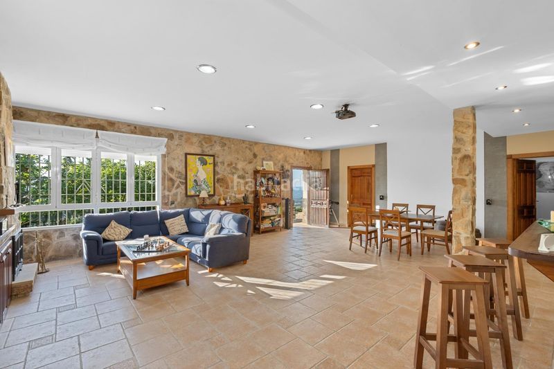 Foto 7b5b79e0-9be2-4596-bc83-c19ba59f56c2. Chalet mit parking pool in San Ildefonso - Catedral Jaén